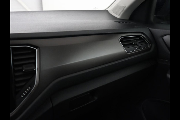 Volkswagen T-Roc 1.5 TSI Style | Panoramadak | Trekhaak | Full LED | Carplay | Adaptive cruise | Navigatie | Airco | Parkeerhulp | Bluetooth