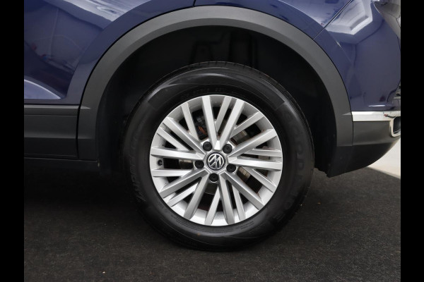 Volkswagen T-Roc 1.5 TSI Style | Panoramadak | Trekhaak | Full LED | Carplay | Adaptive cruise | Navigatie | Airco | Parkeerhulp | Bluetooth