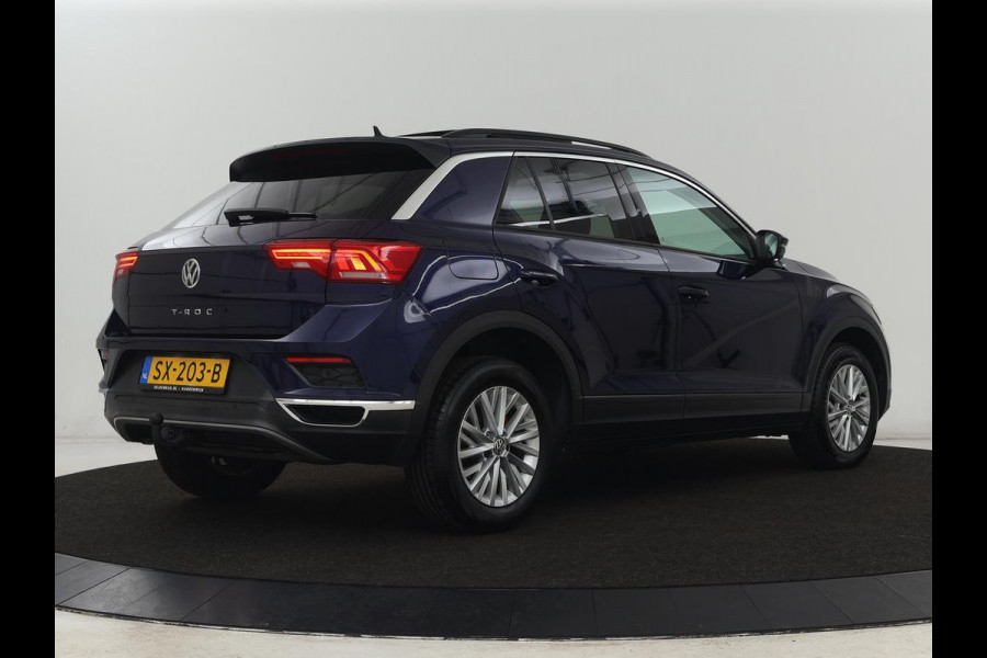 Volkswagen T-Roc 1.5 TSI Style | Panoramadak | Trekhaak | Full LED | Carplay | Adaptive cruise | Navigatie | Airco | Parkeerhulp | Bluetooth