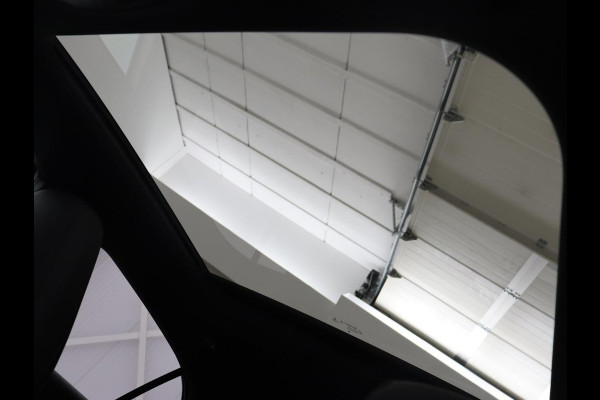 Mercedes-Benz A-Klasse 180 AMG | Panoramadak | Stoelverwarming | Carplay | Sfeerverlichting | Leder/Alcantara | Navigatie | Park Assist | Full LED | Widescreen | Climate control | Cruise control