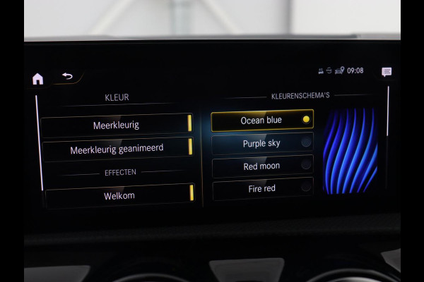 Mercedes-Benz A-Klasse 180 AMG | Panoramadak | Stoelverwarming | Carplay | Sfeerverlichting | Leder/Alcantara | Navigatie | Park Assist | Full LED | Widescreen | Climate control | Cruise control