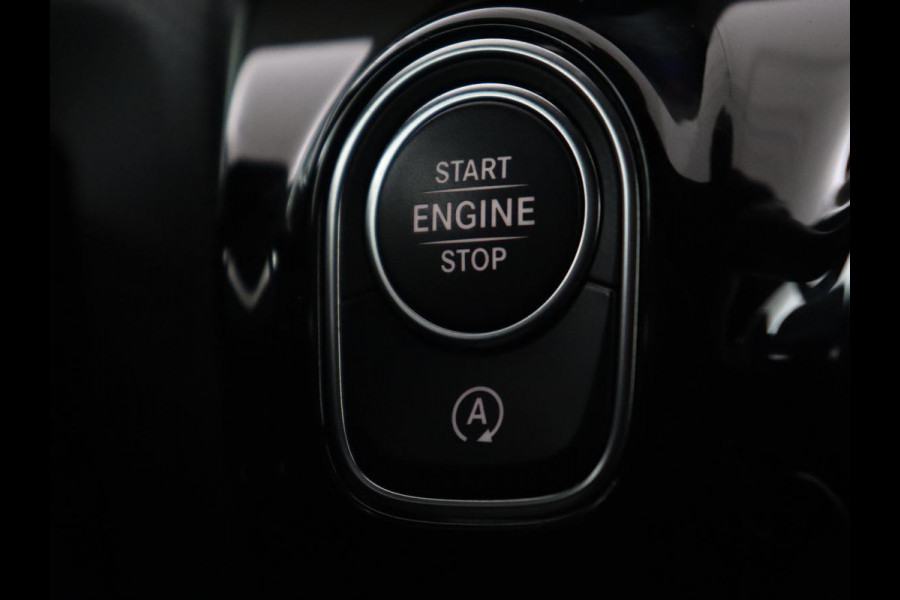 Mercedes-Benz A-Klasse 180 AMG | Panoramadak | Stoelverwarming | Carplay | Sfeerverlichting | Leder/Alcantara | Navigatie | Park Assist | Full LED | Widescreen | Climate control | Cruise control