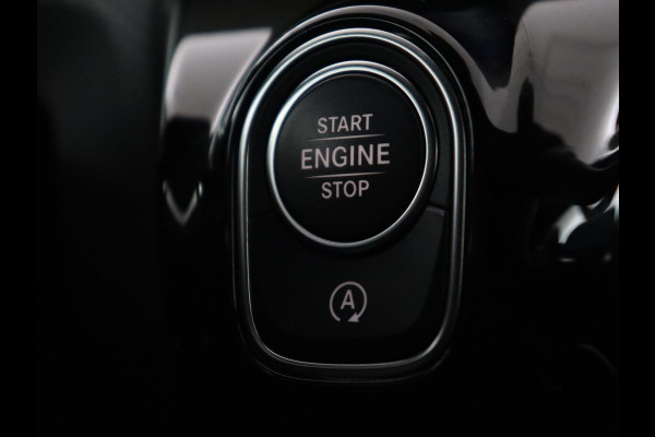 Mercedes-Benz A-Klasse 180 AMG | Panoramadak | Stoelverwarming | Carplay | Sfeerverlichting | Leder/Alcantara | Navigatie | Park Assist | Full LED | Widescreen | Climate control | Cruise control