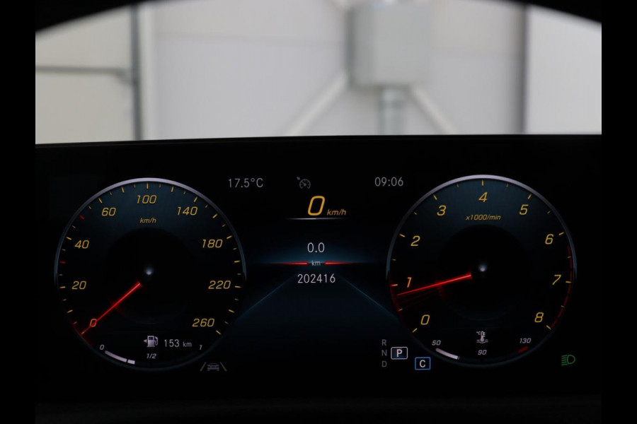 Mercedes-Benz A-Klasse 180 AMG | Panoramadak | Stoelverwarming | Carplay | Sfeerverlichting | Leder/Alcantara | Navigatie | Park Assist | Full LED | Widescreen | Climate control | Cruise control