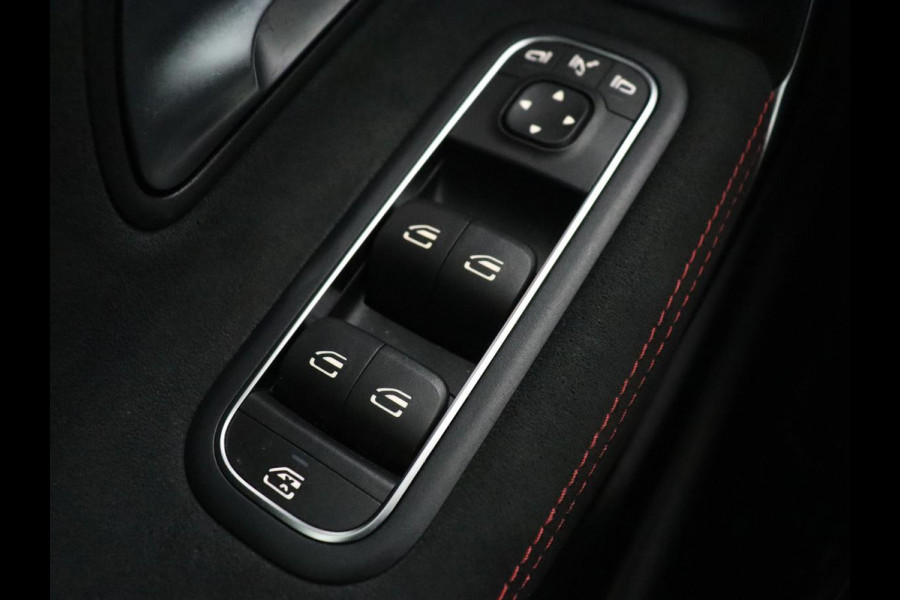 Mercedes-Benz A-Klasse 180 AMG | Panoramadak | Stoelverwarming | Carplay | Sfeerverlichting | Leder/Alcantara | Navigatie | Park Assist | Full LED | Widescreen | Climate control | Cruise control
