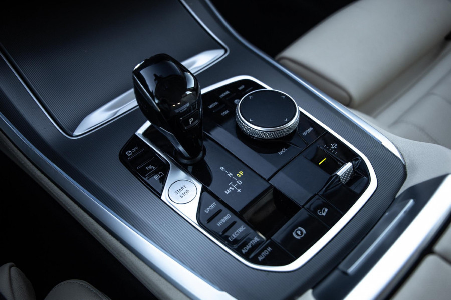 BMW X5 xDrive45e Executive LEER / DEALER ONDERHOUDEN / LUCHTVERING / CARPLAY / CAMERA