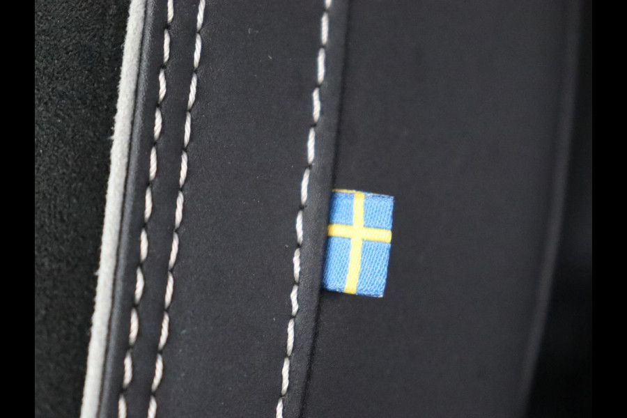 Volvo XC40 Recharge Plus | Trekhaak | Stoel & stuurverwarming | Warmtepomp | Adaptive cruise | Carplay | Navigatie | Camera | Leder/Alcantara | Full LED | DAB | Standkachel | Bluetooth | Climate control