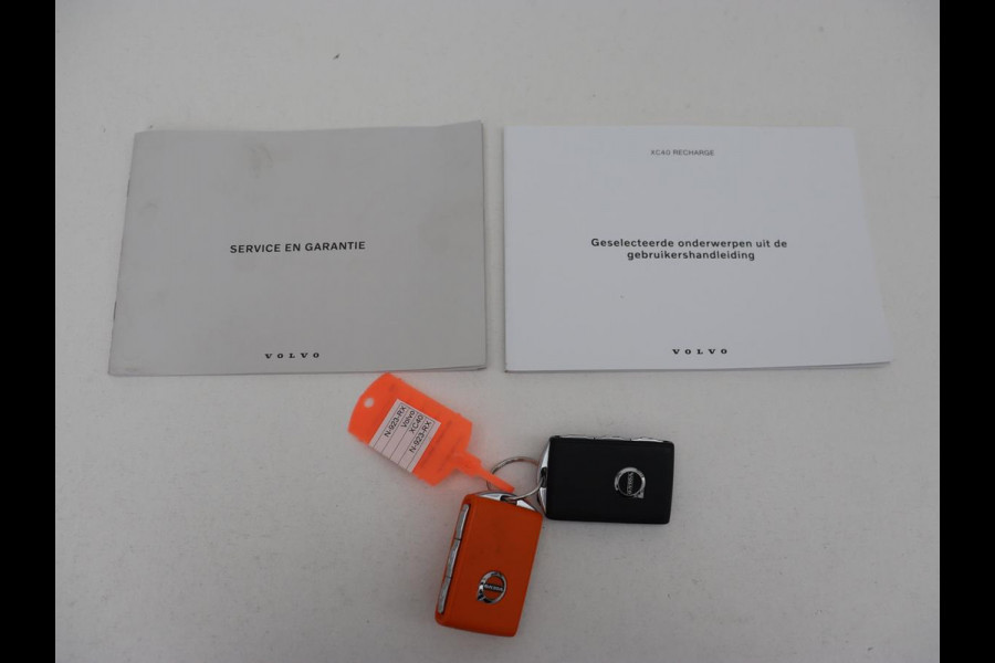 Volvo XC40 Recharge Plus | Trekhaak | Stoel & stuurverwarming | Warmtepomp | Adaptive cruise | Carplay | Navigatie | Camera | Leder/Alcantara | Full LED | DAB | Standkachel | Bluetooth | Climate control