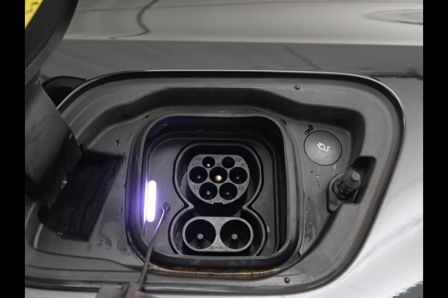 Volvo XC40 Recharge Plus | Trekhaak | Stoel & stuurverwarming | Warmtepomp | Adaptive cruise | Carplay | Navigatie | Camera | Leder/Alcantara | Full LED | DAB | Standkachel | Bluetooth | Climate control