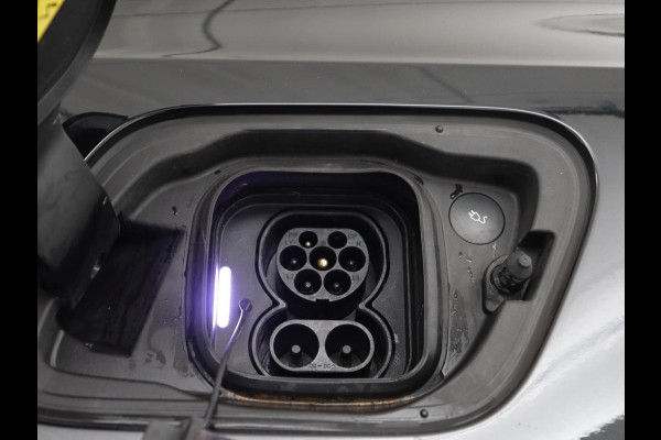 Volvo XC40 Recharge Plus | Trekhaak | Stoel & stuurverwarming | Warmtepomp | Adaptive cruise | Carplay | Navigatie | Camera | Leder/Alcantara | Full LED | DAB | Standkachel | Bluetooth | Climate control