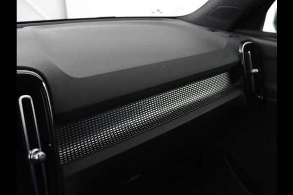 Volvo XC40 Recharge Plus | Trekhaak | Stoel & stuurverwarming | Warmtepomp | Adaptive cruise | Carplay | Navigatie | Camera | Leder/Alcantara | Full LED | DAB | Standkachel | Bluetooth | Climate control