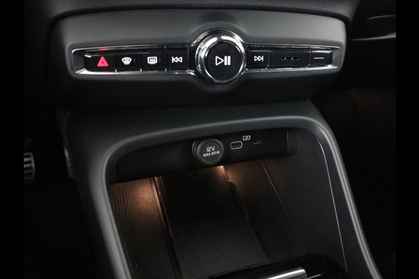 Volvo XC40 Recharge Plus | Trekhaak | Stoel & stuurverwarming | Warmtepomp | Adaptive cruise | Carplay | Navigatie | Camera | Leder/Alcantara | Full LED | DAB | Standkachel | Bluetooth | Climate control