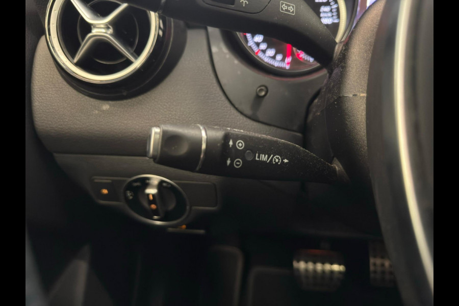 Mercedes-Benz GLA 200 AMG Edition 1 / Pano / Memory / NL-auto