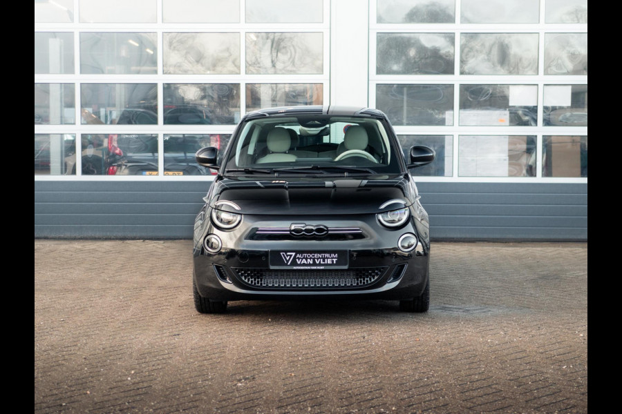 Fiat 500E 3+1 La Prima 42 kWh | 17% Bijtelling | Clima | Cruise | Leder | 17" | Priv Glass | Winter Pack | JBL Sound | BSM | Apple Carplay