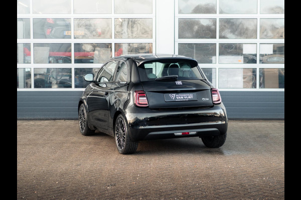 Fiat 500E 3+1 La Prima 42 kWh | 17% Bijtelling | Clima | Cruise | Leder | 17" | Priv Glass | Winter Pack | JBL Sound | BSM | Apple Carplay