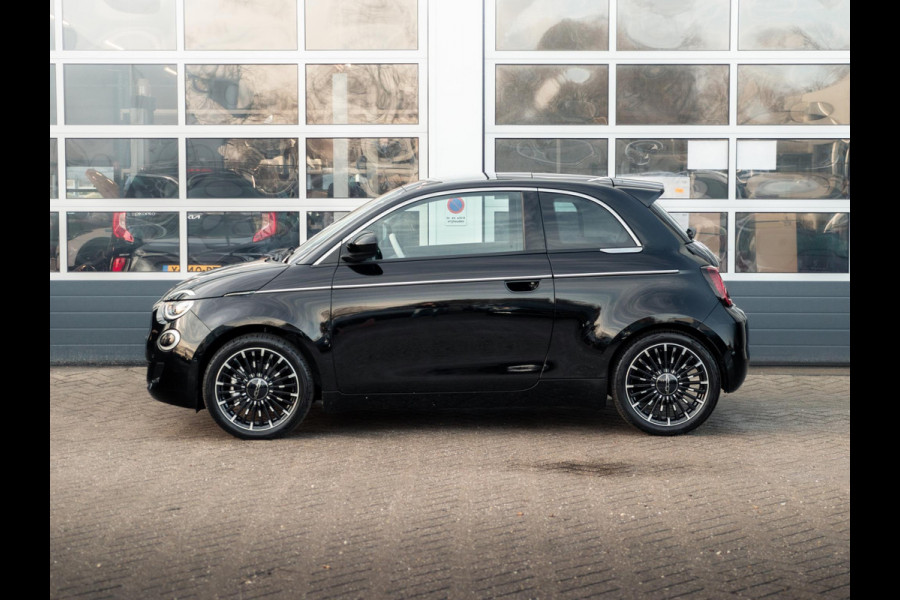 Fiat 500E 3+1 La Prima 42 kWh | 17% Bijtelling | Clima | Cruise | Leder | 17" | Priv Glass | Winter Pack | JBL Sound | BSM | Apple Carplay