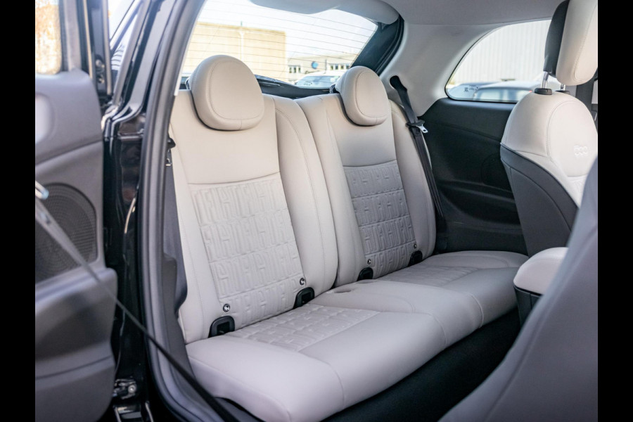 Fiat 500E 3+1 La Prima 42 kWh | 17% Bijtelling | Clima | Cruise | Leder | 17" | Priv Glass | Winter Pack | JBL Sound | BSM | Apple Carplay