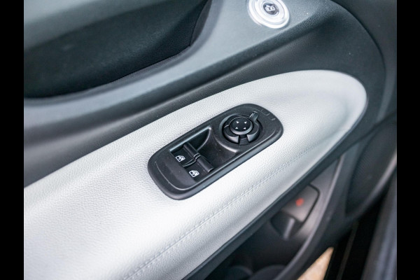 Fiat 500E 3+1 La Prima 42 kWh | 17% Bijtelling | Clima | Cruise | Leder | 17" | Priv Glass | Winter Pack | JBL Sound | BSM | Apple Carplay