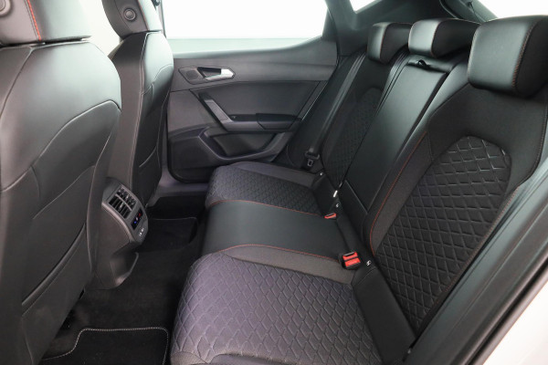 Seat Leon FR 1.0 TSI Hatchback 110 pk | Verlengde garantie | Navigatie via App | Parkeersensoren achter | Autom. airco (3 zones) | LED koplampen |