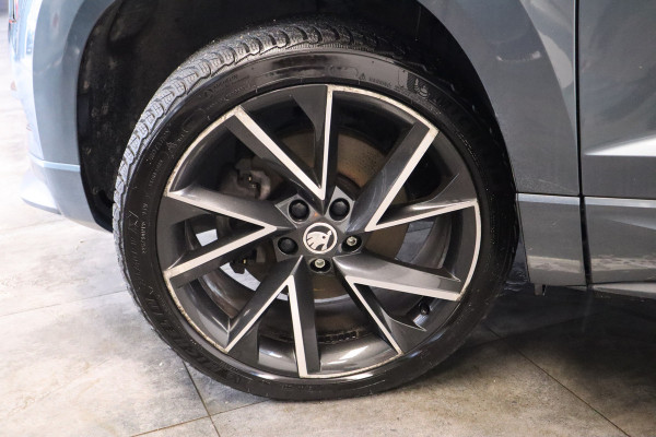 Škoda Karoq 1.5 TSI ACT Sportline Business Navi Camera 19'' ACC ECC Canton 24 maanden garantie mogelijk (*vraag naar de voorwaarden)