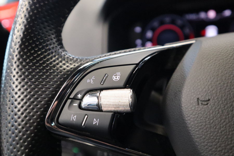 Škoda Karoq 1.5 TSI ACT Sportline Business Navi Camera 19'' ACC ECC Canton 24 maanden garantie mogelijk (*vraag naar de voorwaarden)