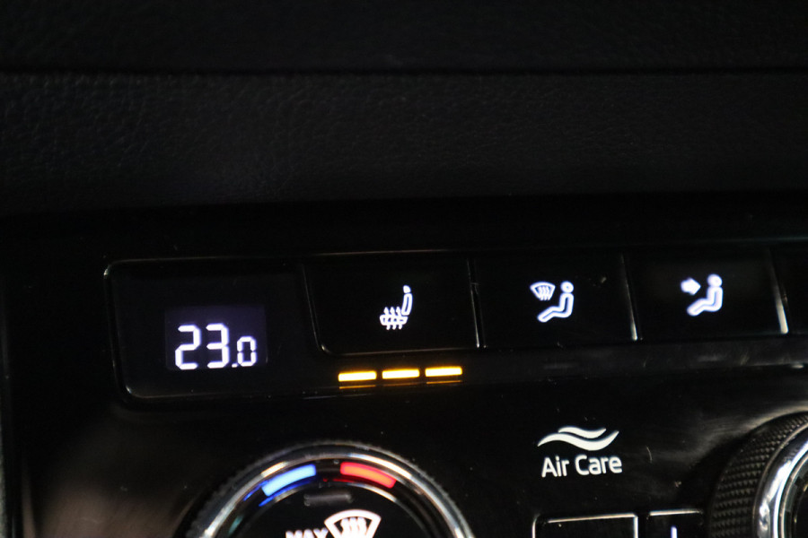 Škoda Karoq 1.5 TSI ACT Sportline Business Navi Camera 19'' ACC ECC Canton 24 maanden garantie mogelijk (*vraag naar de voorwaarden)