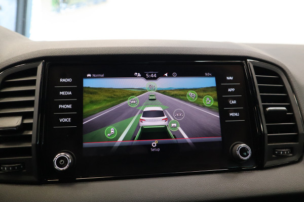 Škoda Karoq 1.5 TSI ACT Sportline Business Navi Camera 19'' ACC ECC Canton 24 maanden garantie mogelijk (*vraag naar de voorwaarden)