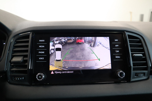 Škoda Karoq 1.5 TSI ACT Sportline Business Navi Camera 19'' ACC ECC Canton 24 maanden garantie mogelijk (*vraag naar de voorwaarden)