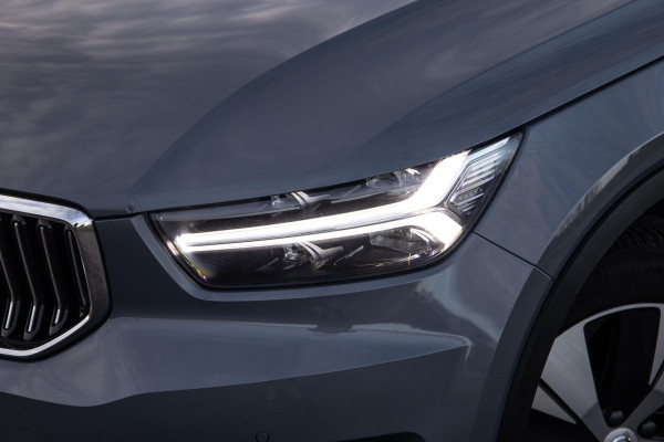 Volvo XC40 1.5 T4 Recharge Inscription Expression AUTOMAAT / PLUG IN HYBRID / NAVI / STOELVERWARMING / CAMERA