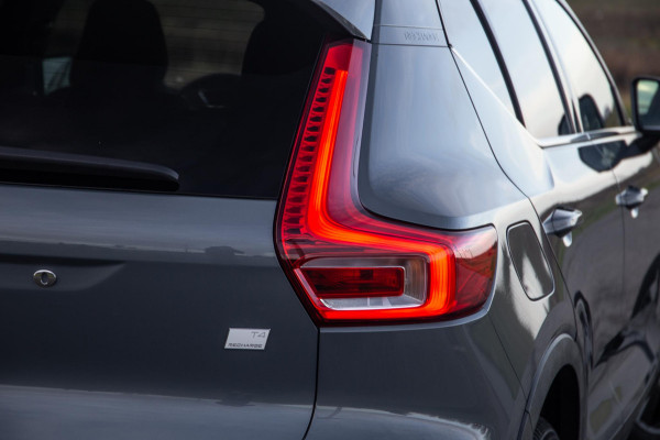 Volvo XC40 1.5 T4 Recharge Inscription Expression AUTOMAAT / PLUG IN HYBRID / NAVI / STOELVERWARMING / CAMERA