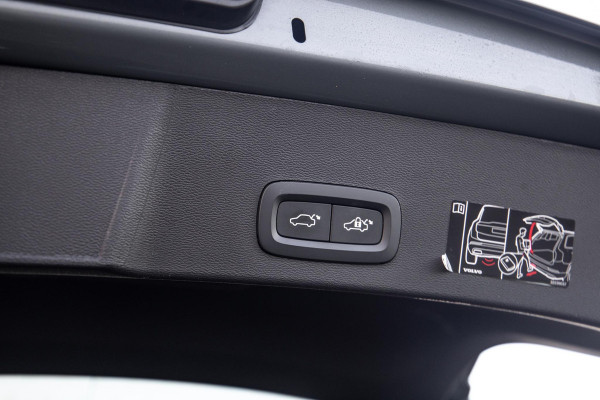 Volvo XC40 1.5 T4 Recharge Inscription Expression AUTOMAAT / PLUG IN HYBRID / NAVI / STOELVERWARMING / CAMERA