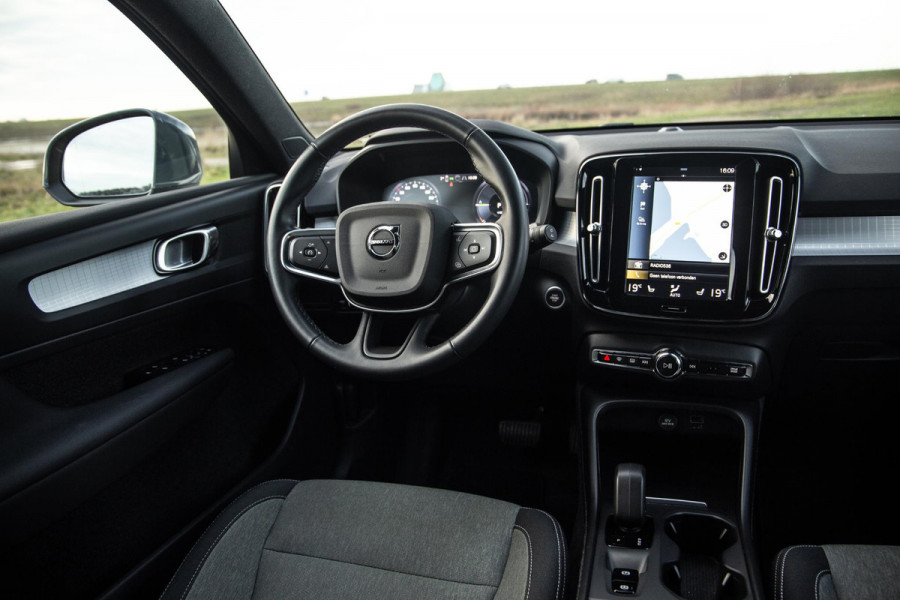 Volvo XC40 1.5 T4 Recharge Inscription Expression AUTOMAAT / PLUG IN HYBRID / NAVI / STOELVERWARMING / CAMERA