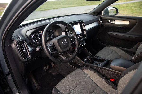 Volvo XC40 1.5 T4 Recharge Inscription Expression AUTOMAAT / PLUG IN HYBRID / NAVI / STOELVERWARMING / CAMERA