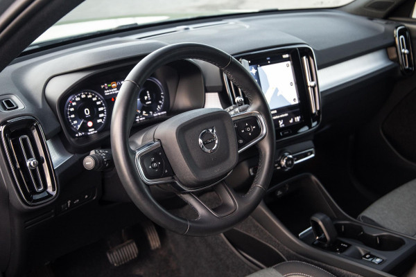 Volvo XC40 1.5 T4 Recharge Inscription Expression AUTOMAAT / PLUG IN HYBRID / NAVI / STOELVERWARMING / CAMERA