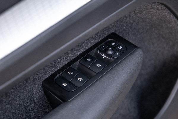 Volvo XC40 1.5 T4 Recharge Inscription Expression AUTOMAAT / PLUG IN HYBRID / NAVI / STOELVERWARMING / CAMERA