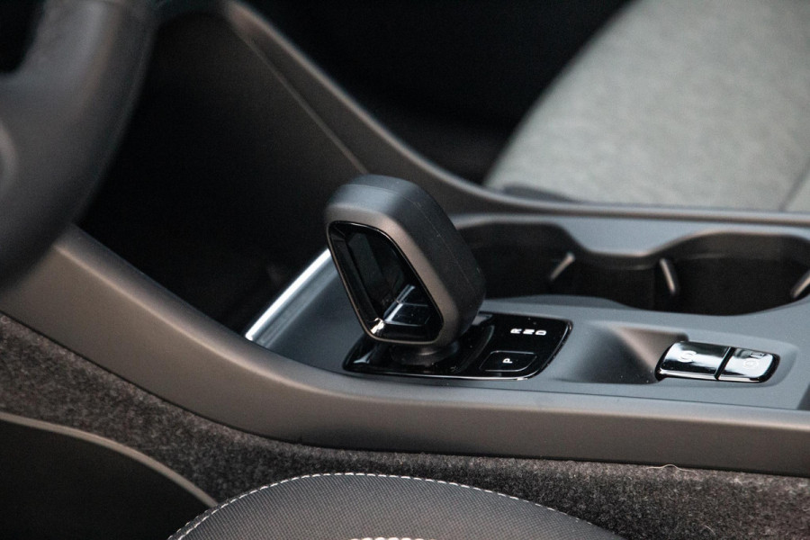 Volvo XC40 1.5 T4 Recharge Inscription Expression AUTOMAAT / PLUG IN HYBRID / NAVI / STOELVERWARMING / CAMERA