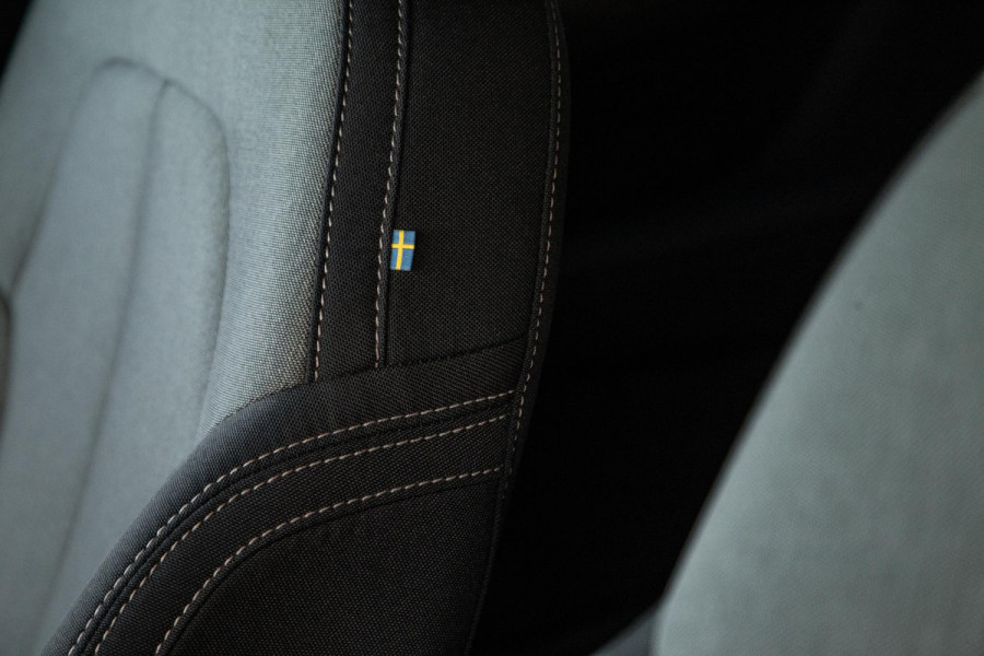 Volvo XC40 1.5 T4 Recharge Inscription Expression AUTOMAAT / PLUG IN HYBRID / NAVI / STOELVERWARMING / CAMERA