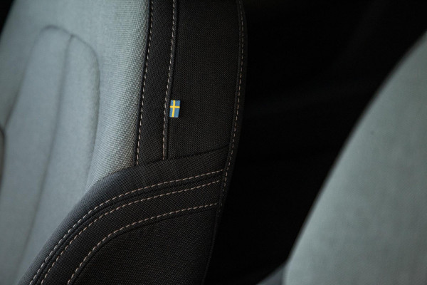 Volvo XC40 1.5 T4 Recharge Inscription Expression AUTOMAAT / PLUG IN HYBRID / NAVI / STOELVERWARMING / CAMERA