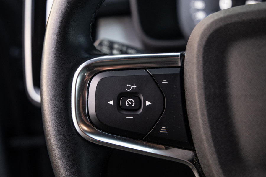 Volvo XC40 1.5 T4 Recharge Inscription Expression AUTOMAAT / PLUG IN HYBRID / NAVI / STOELVERWARMING / CAMERA