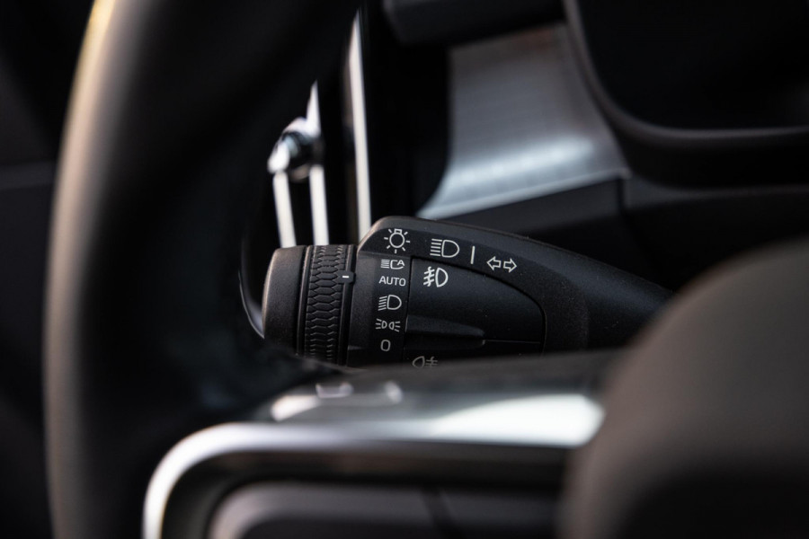 Volvo XC40 1.5 T4 Recharge Inscription Expression AUTOMAAT / PLUG IN HYBRID / NAVI / STOELVERWARMING / CAMERA