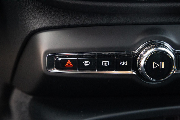 Volvo XC40 1.5 T4 Recharge Inscription Expression AUTOMAAT / PLUG IN HYBRID / NAVI / STOELVERWARMING / CAMERA