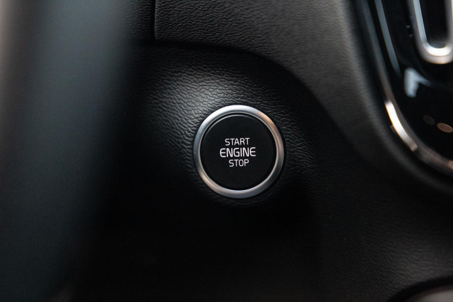 Volvo XC40 1.5 T4 Recharge Inscription Expression AUTOMAAT / PLUG IN HYBRID / NAVI / STOELVERWARMING / CAMERA