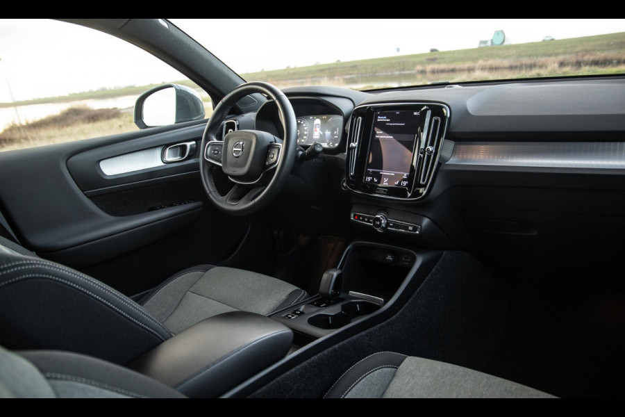 Volvo XC40 1.5 T4 Recharge Inscription Expression AUTOMAAT / PLUG IN HYBRID / NAVI / STOELVERWARMING / CAMERA