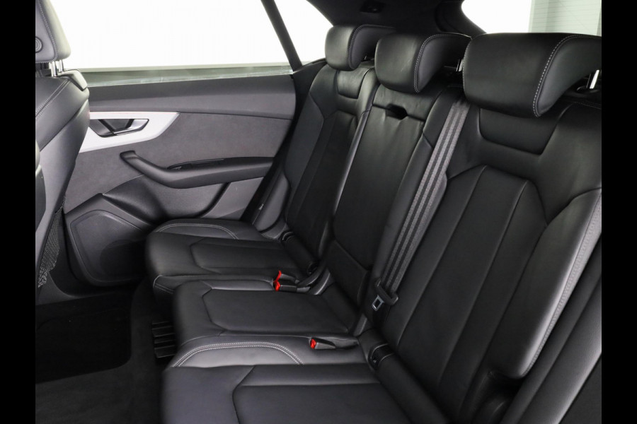 Audi Q8 55 TFSI e quattro Pro Line S 394pk | Panoramadak | Lederen bekleding | Head Up Display | Luchtvering | Trekhaak