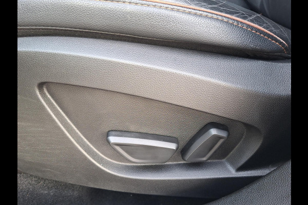 Renault Captur 1.3 TCe 155 Initiale Paris Automaat | My 2020 | Leder | Trekhaak | LED | Blindspot | Navi |