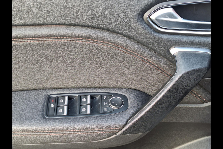 Renault Captur 1.3 TCe 155 Initiale Paris Automaat | My 2020 | Leder | Trekhaak | LED | Blindspot | Navi |