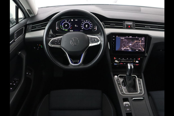Volkswagen Passat 1.4 TSI PHEV GTE | Stoelverwarming | Virtual Cockpit | Adaptive cruise | Massage | Matrix LED | Camera | Memory | Carplay | Navigatie | Plug In