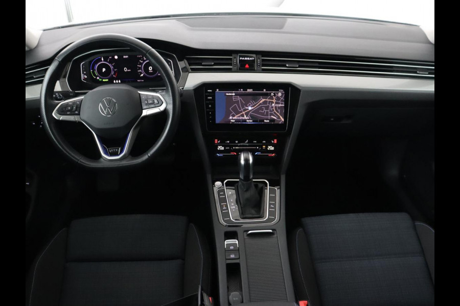Volkswagen Passat 1.4 TSI PHEV GTE | Stoelverwarming | Virtual Cockpit | Adaptive cruise | Massage | Matrix LED | Camera | Memory | Carplay | Navigatie | Plug In