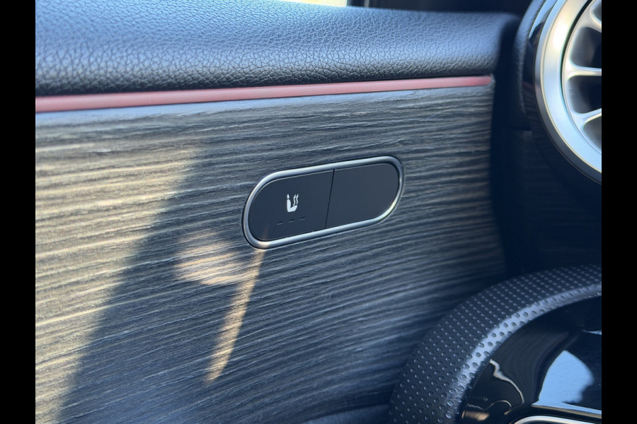 Mercedes-Benz A-Klasse 180 Business Solution Automaat / AMG styling / 18"LM / LED / Navi / Camera