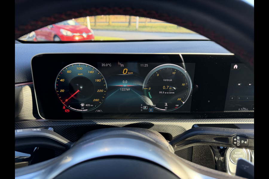 Mercedes-Benz A-Klasse 180 Business Solution Automaat / AMG styling / 18"LM / LED / Navi / Camera